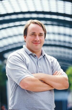 简介：TorvaldsTorvalds创造了Linux这个以Unix为基础的操作系统。他把自己成为工 程师。它说自己的理想很简