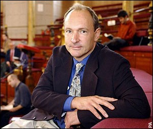 简介：Tim Berners-Lee他被认为是万维网的创始人。他曾经被冠以无数美誉其中就包括千禧世纪发明奖。当他还